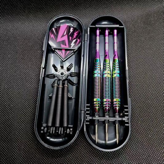 Professionelles Steel Tip Dart Set – 23g mit Rainbow Barrel &amp; Nylon Shaft Protector!